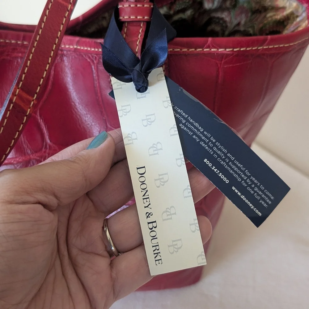 *SOLD* NWT Dooney & Bourke Women's Red Embossed Leather Medium East West Tote - Picture 6 of 17